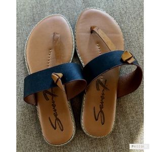 Seven thong sandals, perfect condition!